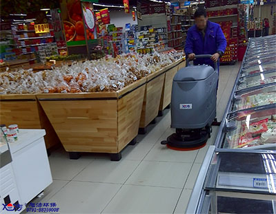 如何進(jìn)行商場(chǎng)保潔工作？